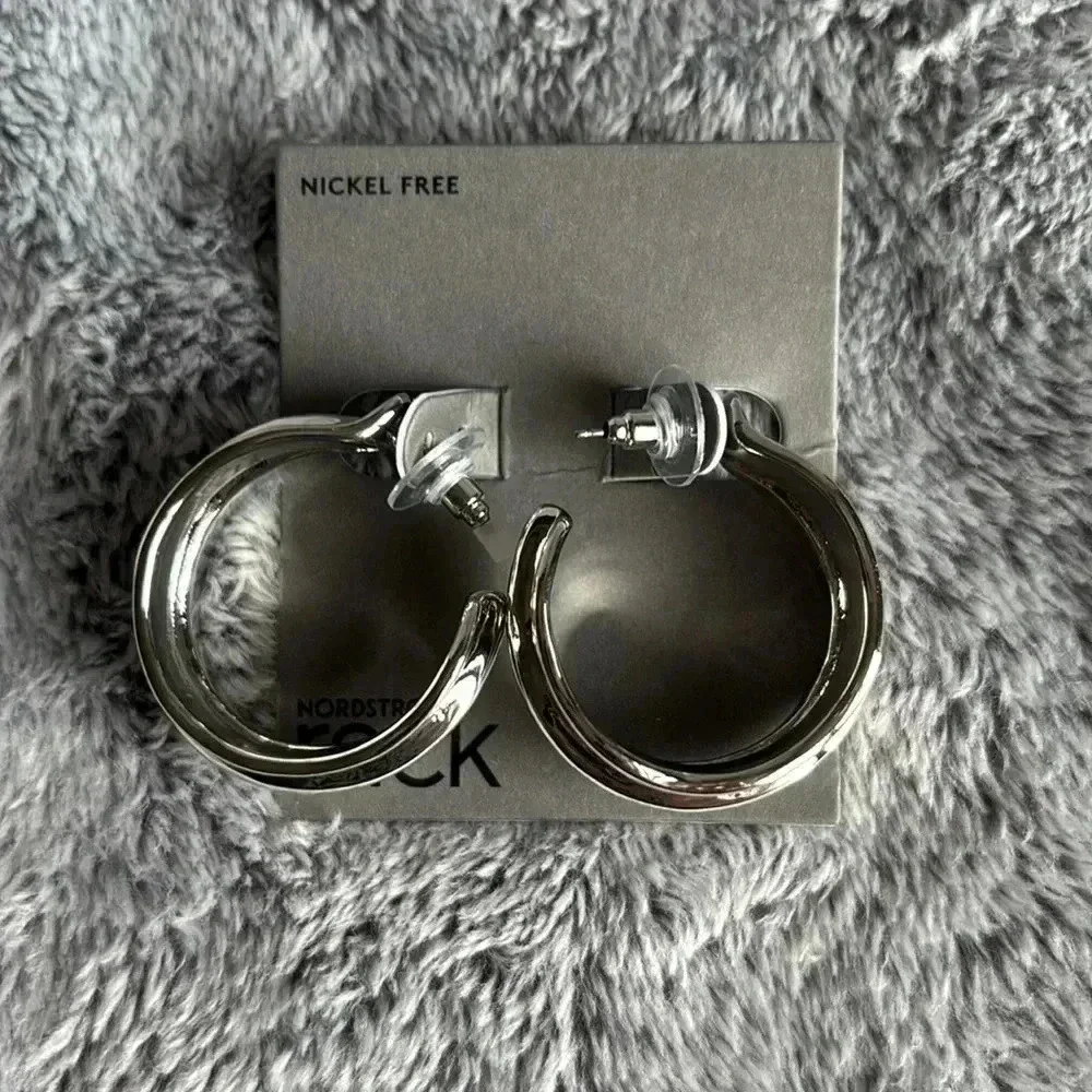 NORDSTROM RACK Wide Ripple Hoop Earrings in Silver NWT